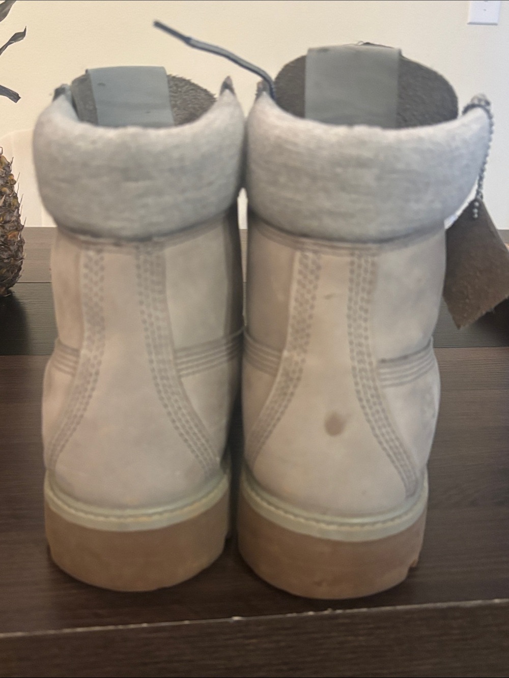 Timberland Men’s Gray Nubuck Work Boots with Blue Laces - Picture 4 of 5